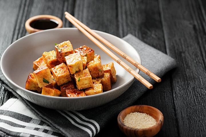 Glazed tofu bites as a vegetarian Christmas starter