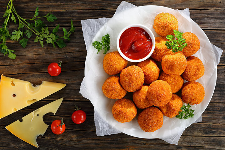 Mashed potato croquettes for a vegetarian Christmas starter