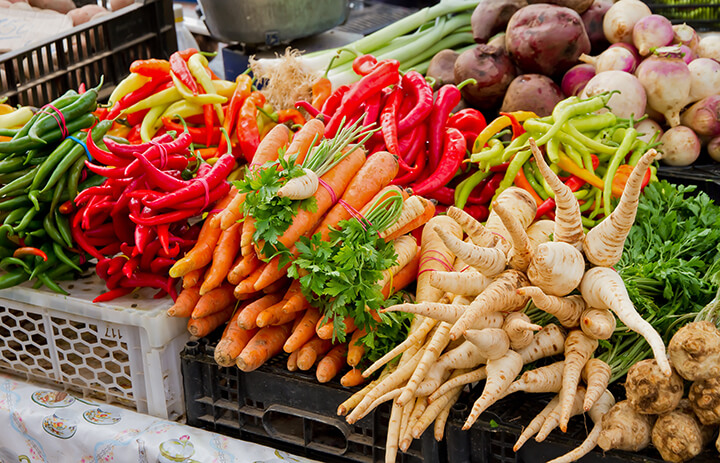 Légumes frais dans un marché public au Québec pour manger local