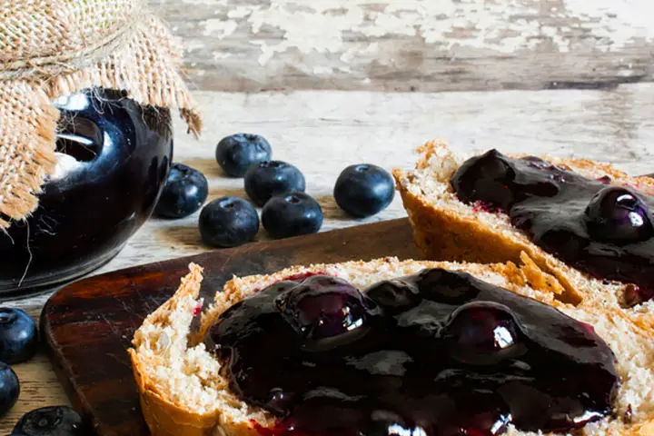 Recette de confiture en conserve aux bleuets et au Grand Marnier