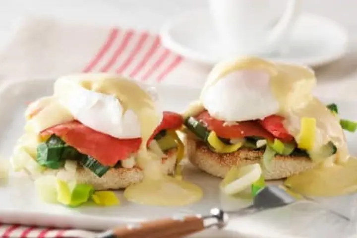 Traditional at‑home brunch recipe: eggs Benedict with leeks and ham or smoked salmon topping