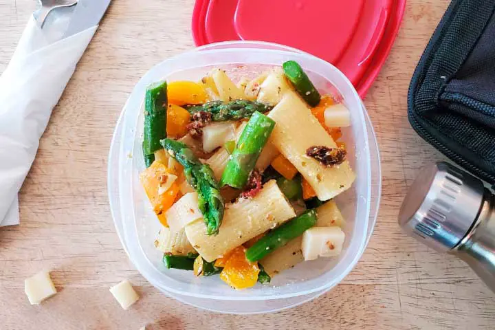 Asparagus pasta with orange peppers, cream cheese and cubes of Oka cheese