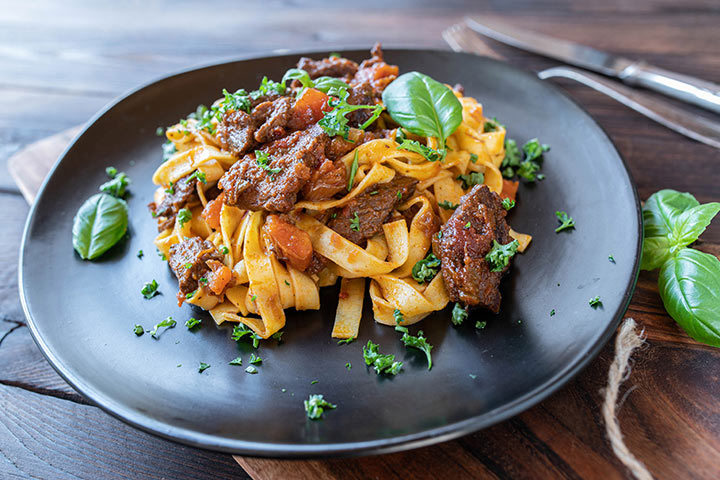 Pasta recipe with brown meat sauce